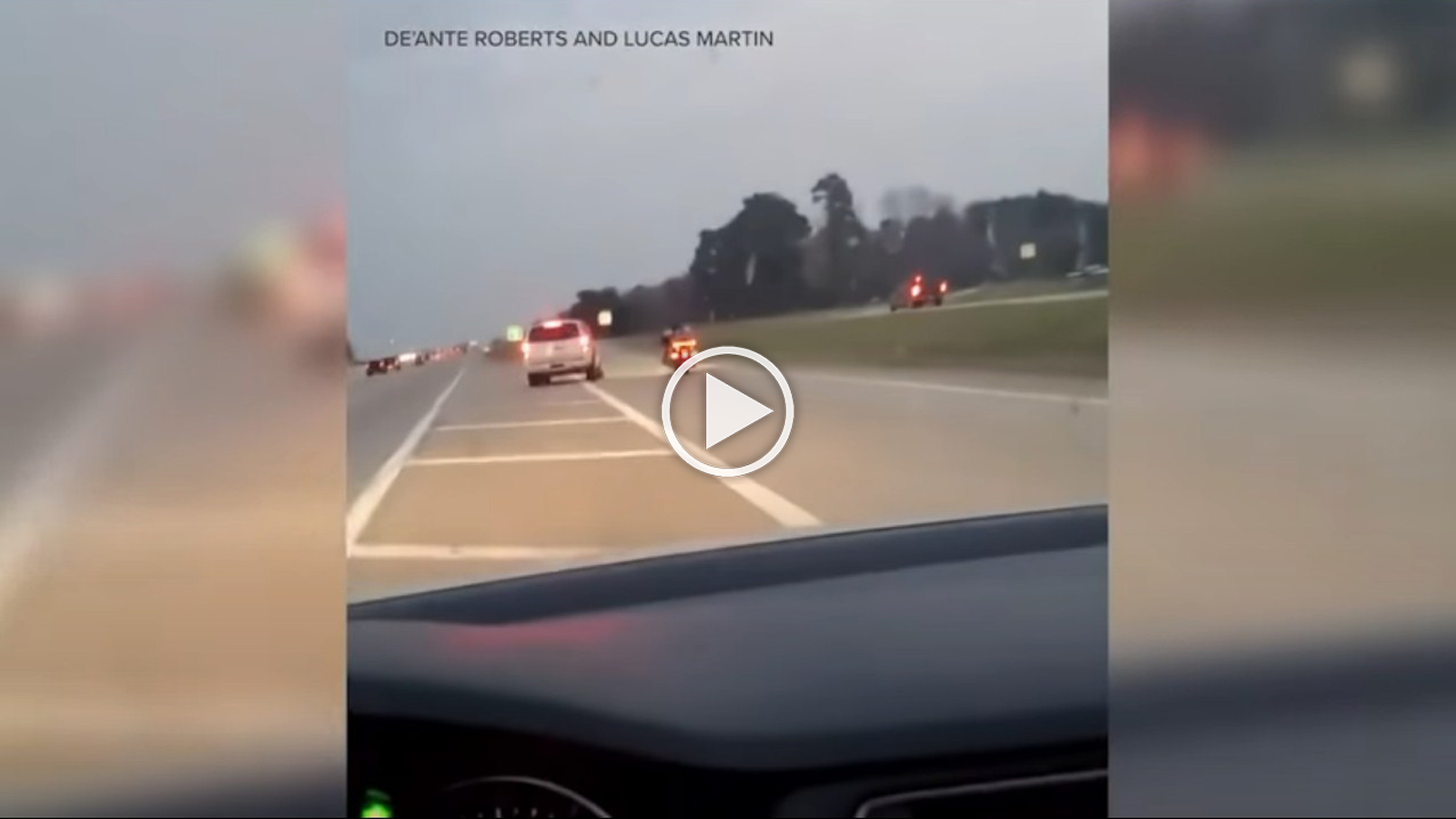 Πρώτα κάνει bulling και μετά χτυπάει μοτοσικλετιστή [video]